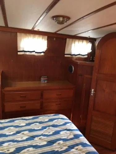Slide: The Image of Marine Trader 40 Sundeck 1987 - 7