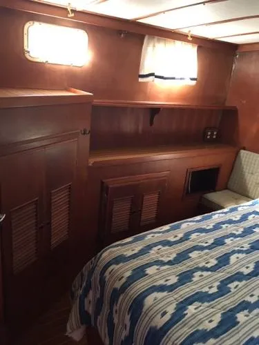 Slide: The Image of Marine Trader 40 Sundeck 1987 - 9