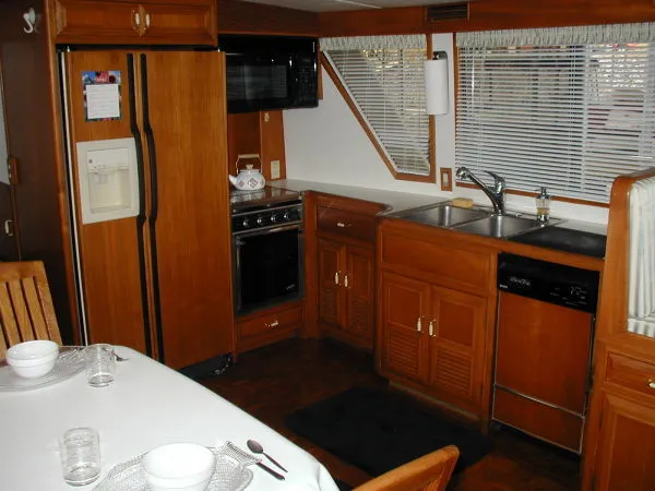 Slide: The Image of Ocean Alexander Cockpit Motor Yacht 1987 - 10