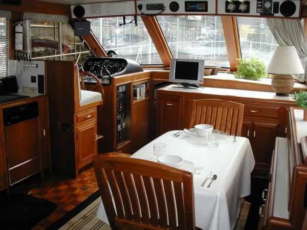 Slide: The Image of Ocean Alexander Cockpit Motor Yacht 1987 - 4
