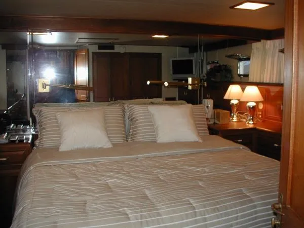Slide: The Image of Ocean Alexander Cockpit Motor Yacht 1987 - 5