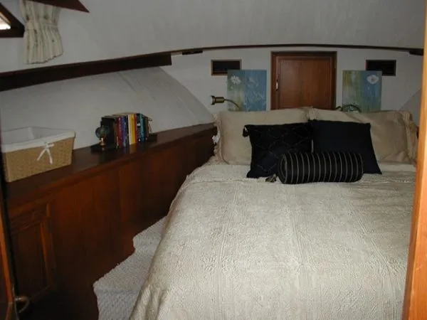 Slide: The Image of Ocean Alexander Cockpit Motor Yacht 1987 - 7