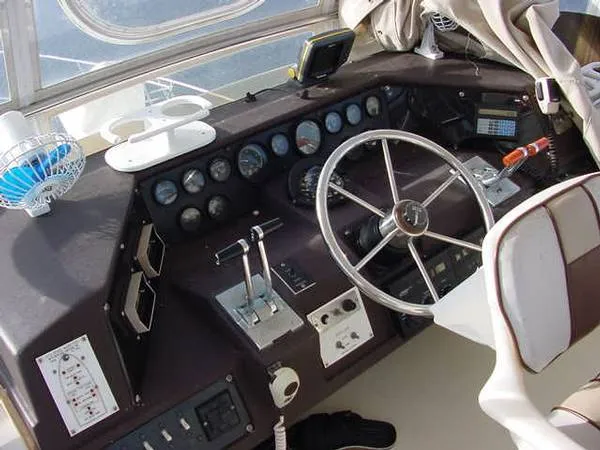 Slide: The Image of Sea Ray Aft Cabin Motoryacht 1986 - 1