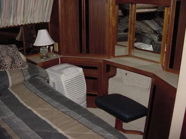 Slide: The Image of Sea Ray Aft Cabin Motoryacht 1986 - 7
