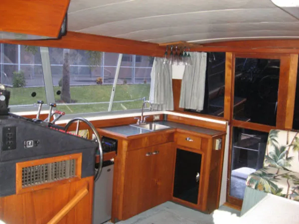 Slide: The Image of Bayliner Motoryacht 1989 - 1