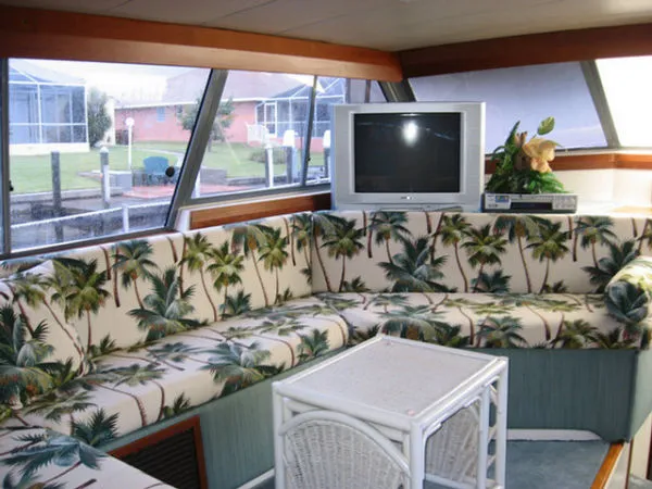 Slide: The Image of Bayliner Motoryacht 1989 - 9