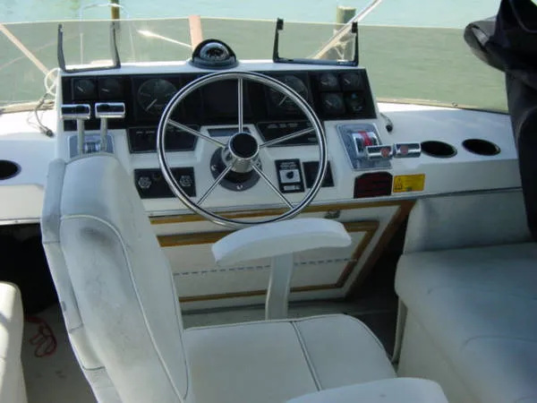 Slide: The Image of Bayliner 3288 Motoryacht 1995 - 5