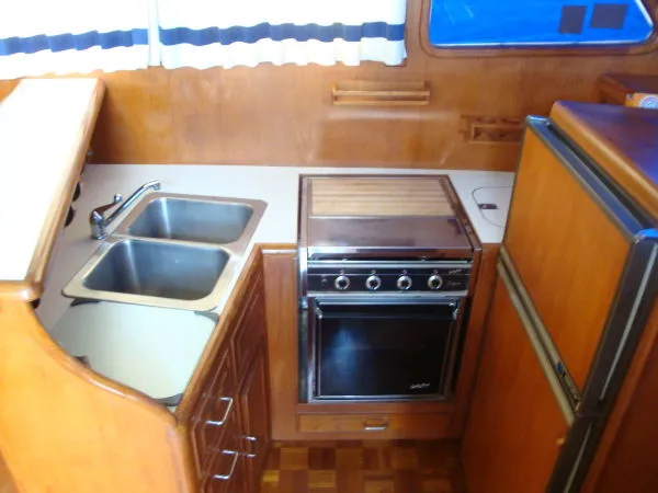 Slide: The Image of Ocean Alexander Double Cabin 1985 - 4