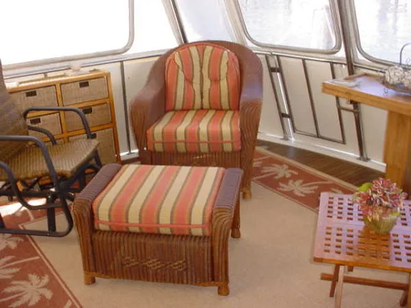 Slide: The Image of Marine Trader Tradewinds 1988 - 4