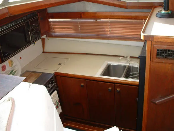 Slide: The Image of Bayliner Motor Yacht 1987 - 3