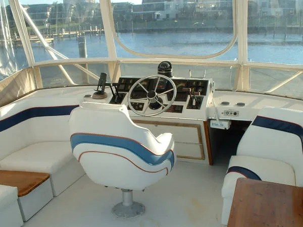 Slide: The Image of Bayliner Motor Yacht 1987 - 5