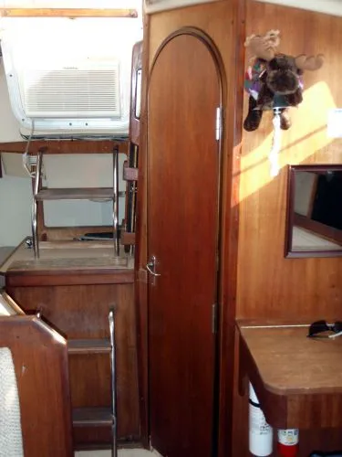 Slide: The Image of Hunter Sloop 1989 - 4