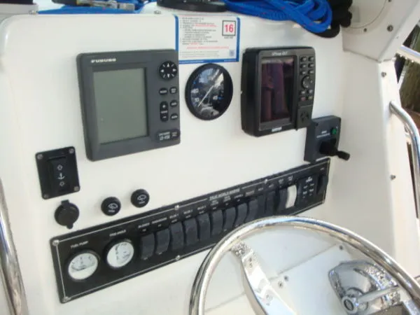 Slide: The Image of True World Marine TE 288 Hardtop Diesel Cruiser 2005 - 7