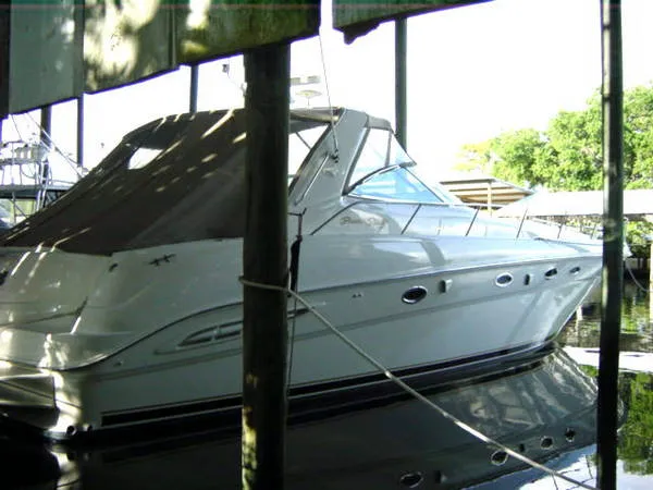 Slide: The Image of Sea Ray 2000 - 0