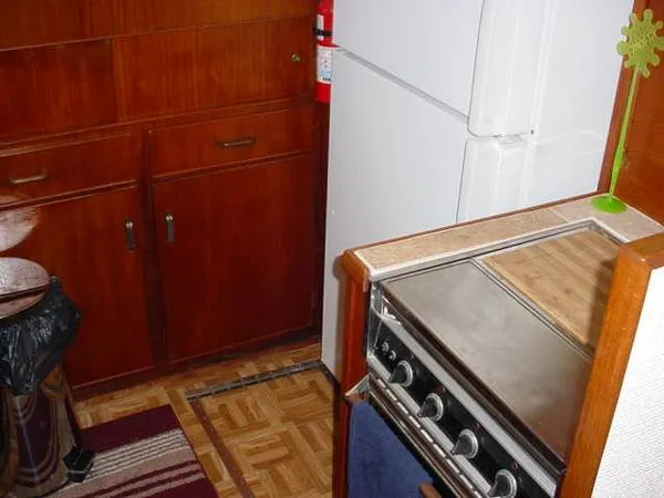 Slide: The Image of Chris-Craft Commander 1980 - 7