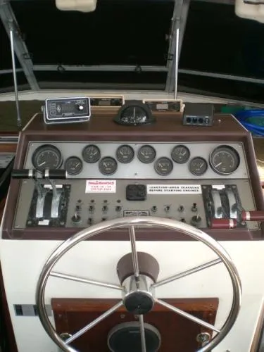 Slide: The Image of Chris-Craft 38 Catalina 1985 - 10