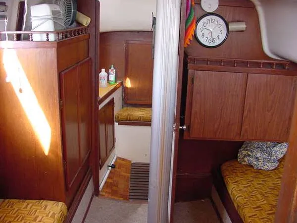 Slide: The Image of Bayfield Sloop 1979 - 4