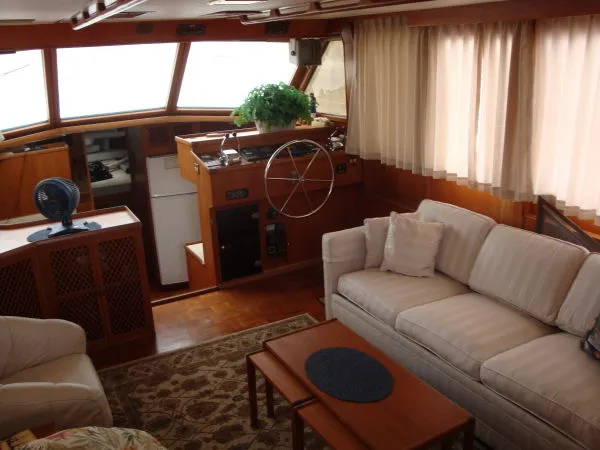 Slide: The Image of Marine Trader Tradewinds Sundeck 1988 - 3