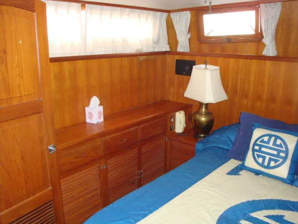 Slide: The Image of Marine Trader Tradewinds Sundeck 1988 - 6