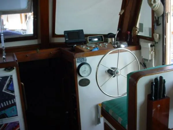 Slide: The Image of Marine Trader Double Cabin 1982 - 6