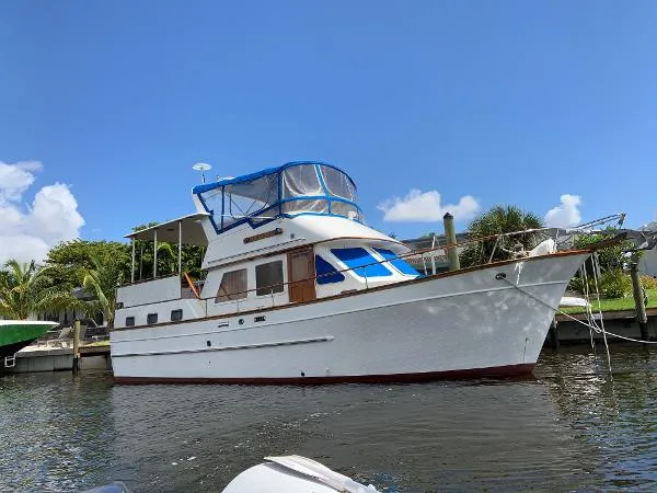 Slide: The Image of Marine Trader Sundeck 1984 - 0