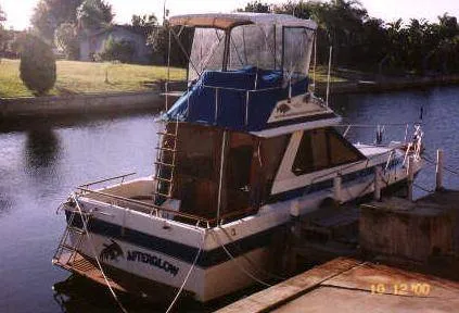 Slide: The Image of Chris-Craft 333 Commander 1984 - 1