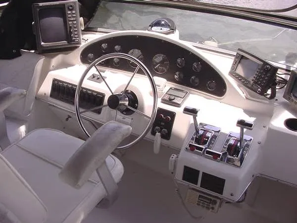 Slide: The Image of Bayliner 4087 Cockpit MY 1996 - 1