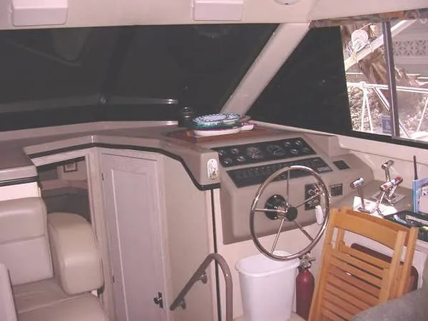 Slide: The Image of Bayliner 4087 Cockpit MY 1996 - 2