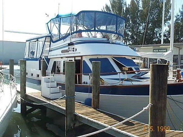 Slide: The Image of Marine Trader Sundeck 1985 - 0