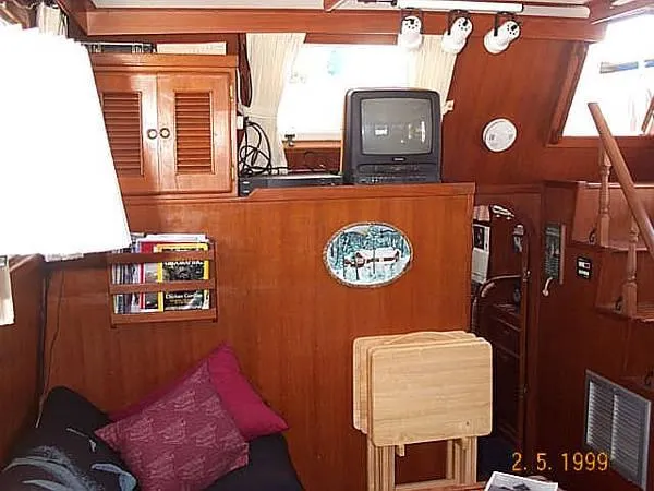 Slide: The Image of Marine Trader Sundeck 1985 - 4