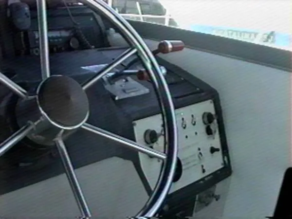 Slide: The Image of Sea Ray 460 Express Cruiser 1985 - 5