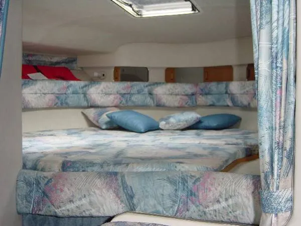 Slide: The Image of Sea Ray 330 Sundancer 1994 - 2