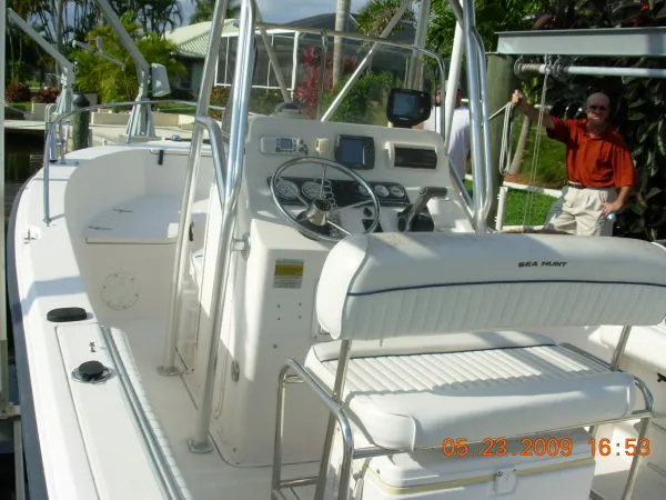 Slide: The Image of Sea Hunt Triton 202 2004 - 1