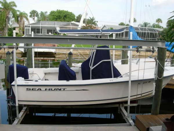 Slide: The Image of Sea Hunt Triton 202 2004 - 4