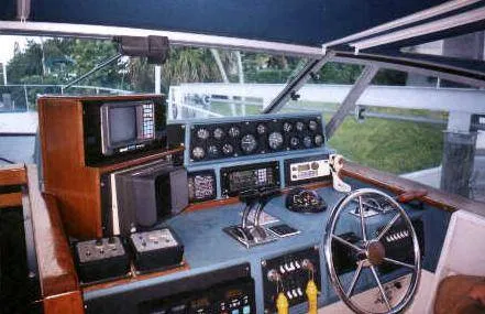 Slide: The Image of Sea Ray 390 EXPRESS DIESEL 1988 - 1