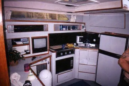 Slide: The Image of Sea Ray 390 EXPRESS DIESEL 1988 - 2