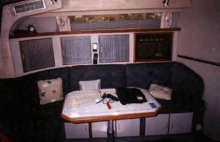 Slide: The Image of Sea Ray 390 EXPRESS DIESEL 1988 - 3
