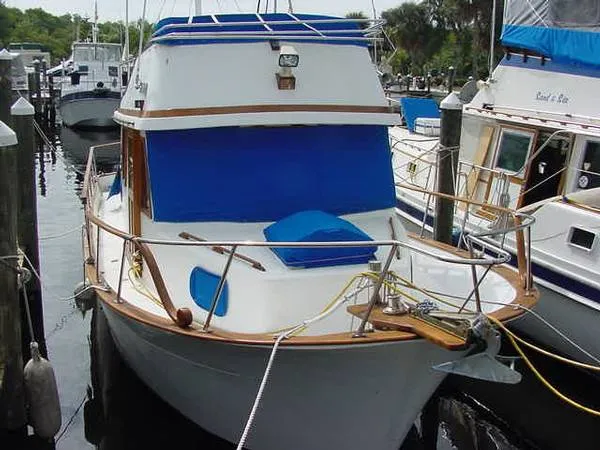Slide: The Image of Marine Trader Double Cabin 1986 - 0