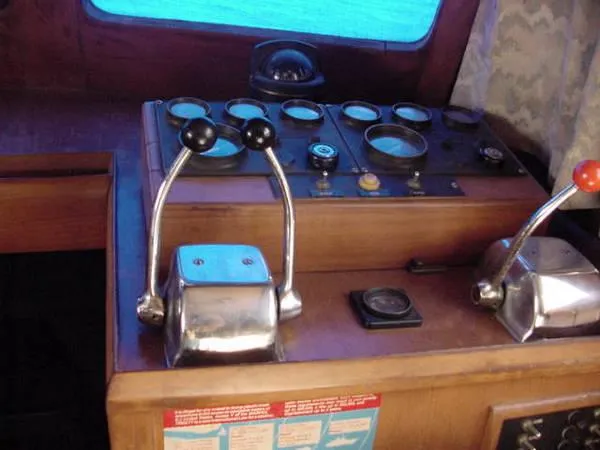 Slide: The Image of Marine Trader Double Cabin 1986 - 4