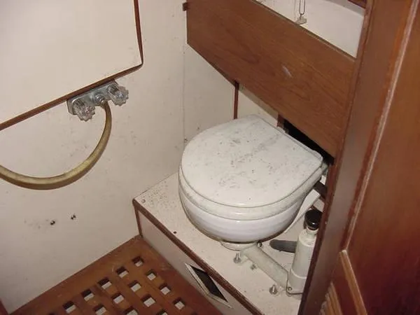 Slide: The Image of Marine Trader Double Cabin 1986 - 5