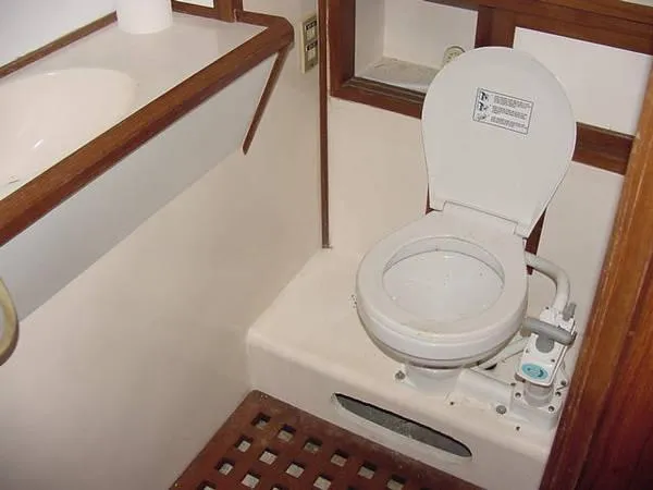 Slide: The Image of Marine Trader Double Cabin 1986 - 8