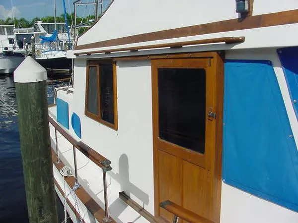 Slide: The Image of Marine Trader Double Cabin 1986 - 9