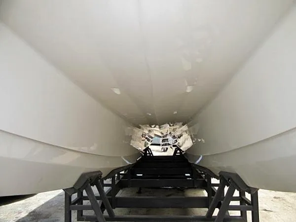 Slide: The Image of Mares Performance Cat 1998 - 5