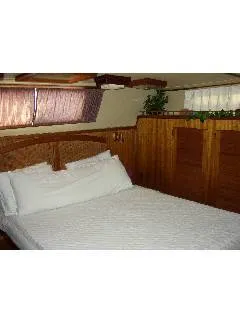 Slide: The Image of Californian Motor Yacht w/Cockpit 1987 - 3