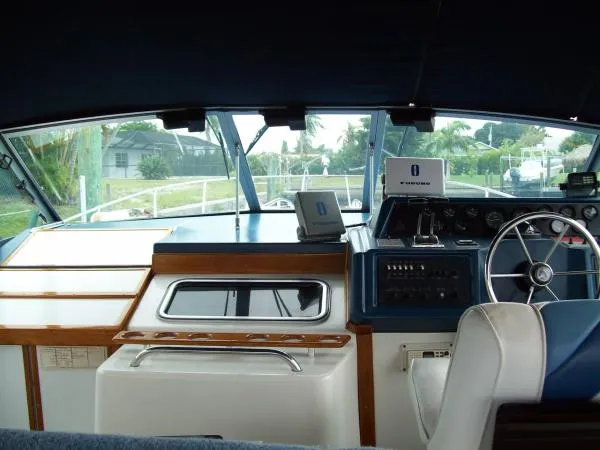 Slide: The Image of Sea Ray 340 Sundancer 1989 - 11