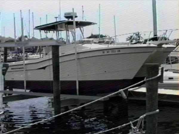 Slide: The Image of Grady-White X-26 Tigercat 2000 - 1