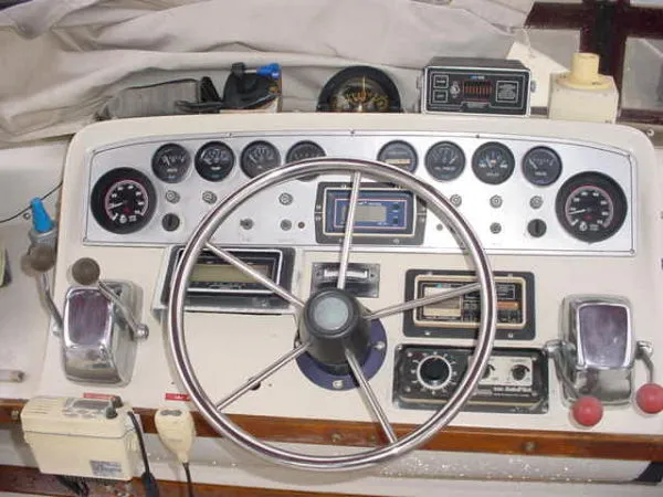 Slide: The Image of Mainship DCMY 1985 - 4
