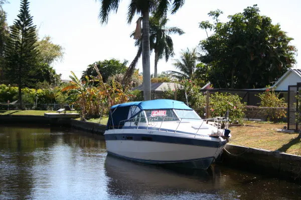 Slide: The Image of Chris-Craft 336 Mid-Cabin Express 1985 - 11