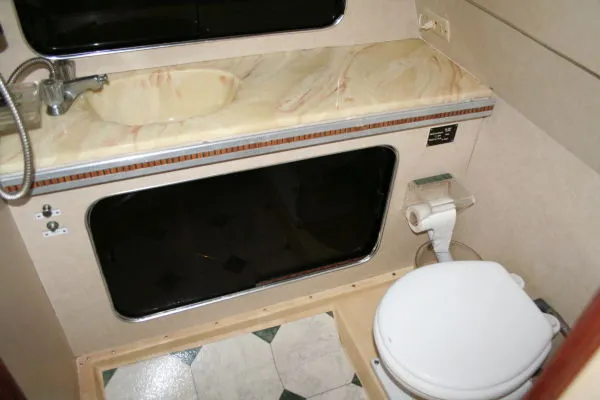 Slide: The Image of Chris-Craft 336 Mid-Cabin Express 1985 - 9