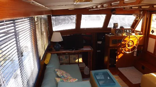 Slide: The Image of Heritage East Sundeck Trawler 1986 - 10